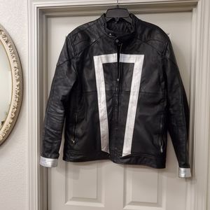 BIX 13 Mens or ladies leather jacket is a size 50.